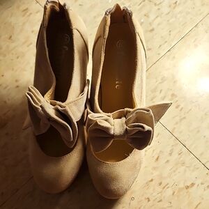 Elegant Tan Women's Shoes with Bow
